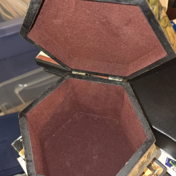 Vintage wooden trinket box - Picture 3 of 4